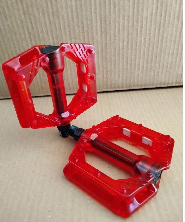 EVO PLASTİK ÇİVİLİ PLATFORM GENİŞ RENKLİ Bisiklet Pedalı KIRMIZI